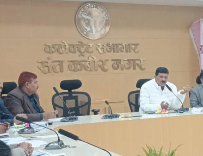 Sant Kabir Nagar : संत कबीर नगर में उद्योग बंधु बैठक- निवेश मित्र और स्वरोजगार योजनाओं की प्रगति पर जोर