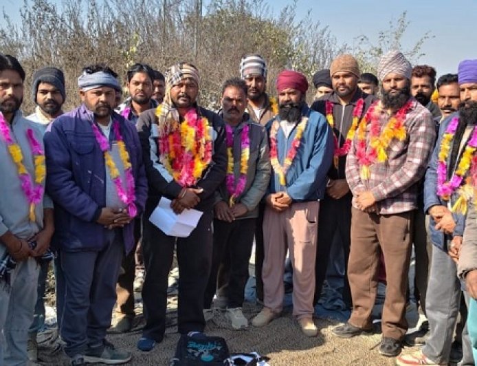 Bajpur: बंजारी गेट द्वितीय के अध्यक्ष सतनाम सिंह उपाध्यक्ष रनजीत सिंह सचिन हरकेश सिंह केशी वने। 