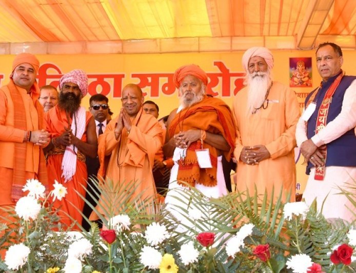 योगी आदित्यनाथ की सख्त चेतावनी: बेटियों से खिलवाड़ बर्दाश्त नहीं, लव जिहाद पर कड़ा प्रहार। 