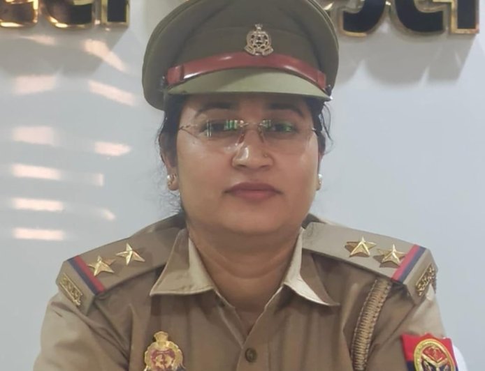 Hathras : महिला थाना प्रभारी का संवेदनशील व्यवहार चर्चा में, 229 मामलों का निपटारा कराया