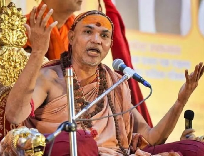 Prayagraj : प्रयागराज माघ मेले में शंकराचार्य-पुलिस टकराव के बाद अब राजनीतिक युद्ध, विवाद में कूदे 'सफेदपोश'