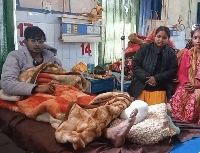 उत्तर प्रदेश में चौंकाने वाली घटना: जौनपुर के युवक ने MBBS सीट के लिए खुद अपना पैर काटा, दिव्यांग कोटा हासिल करने की कोशिश नाकाम। 