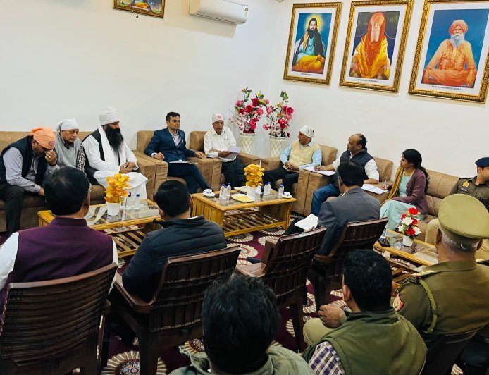 Varanasi : वाराणसी में संत रविदास जयंती की तैयारियों का जिलाधिकारी ने किया निरीक्षण