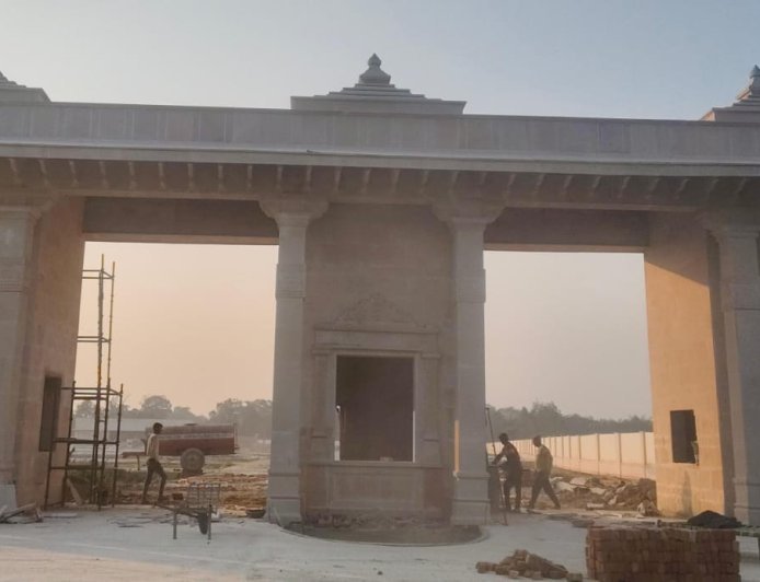 Ayodhya : अयोध्या में राम भक्तों का अभिनंदन करेगा भरत द्वार, 2024.90 लाख से बन रहे भरत द्वार का 90 फ़ीसदी कार्य पूरा