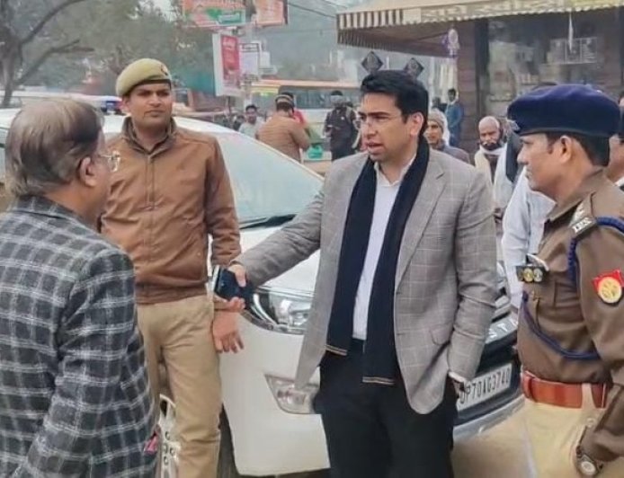 Hathras: महाशिवरात्रि को लेकर कांवड़ मार्गों का स्थलीय निरीक्षण। 