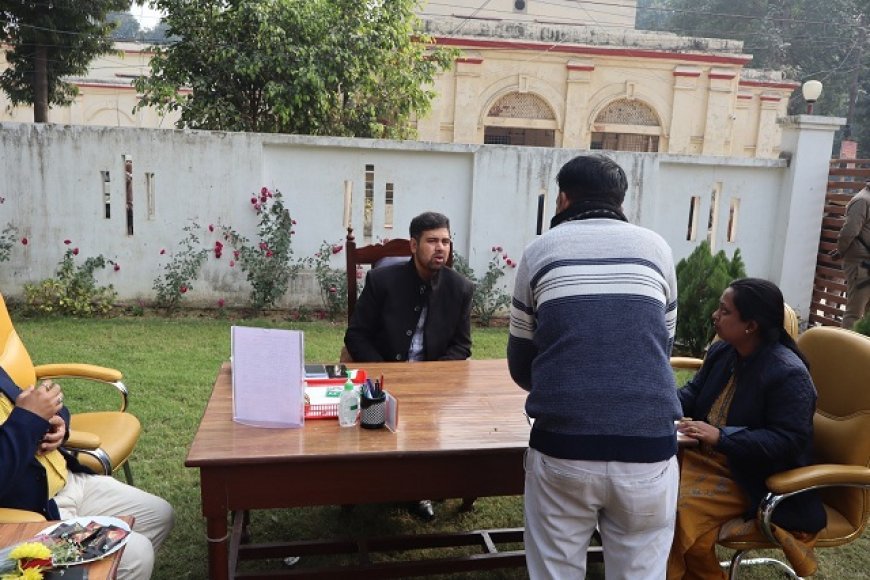 Hardoi: नववर्ष के पहले दिन डीएम अनुनय झा ने सुनी जनता की फरियादें, 20 शिकायतों का त्वरित निस्तारण निर्देश।