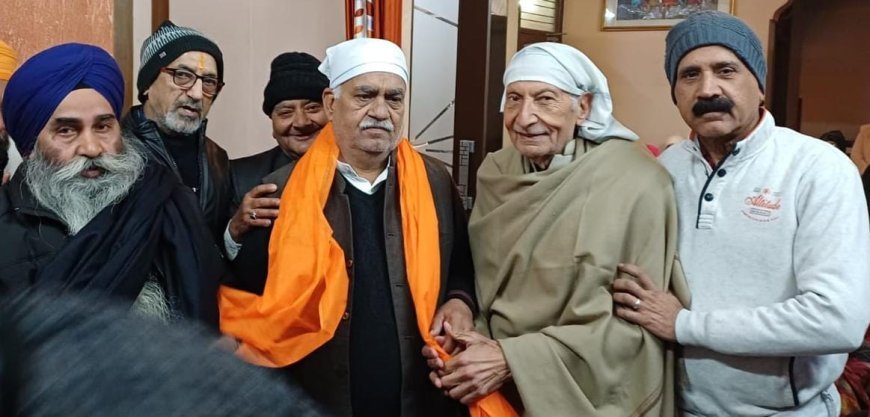 Deoband : प्रभात फेरी में संगत की रौनक बढ़ी, प्रकाश पर्व पर उत्साह