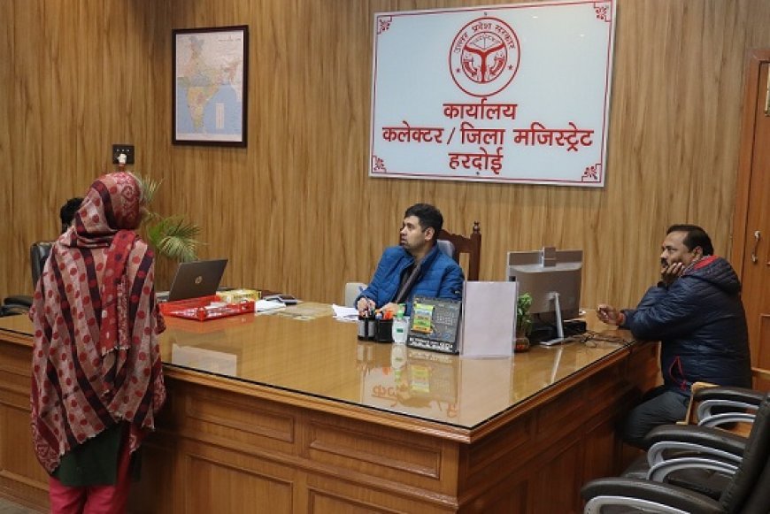 Hardoi: जिलाधिकारी अनुनय झा ने जन सुनवाई में सुनीं आमजन की शिकायतें, 37 मामलों के त्वरित निस्तारण के दिए निर्देश। 