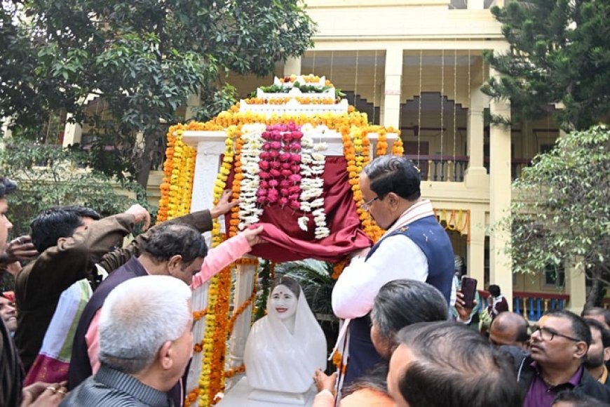 Lucknow: उप मुख्यमंत्री केशव प्रसाद मौर्य ने पूज्य प्रेमा कटियार की प्रतिमा का किया अनावरण। 