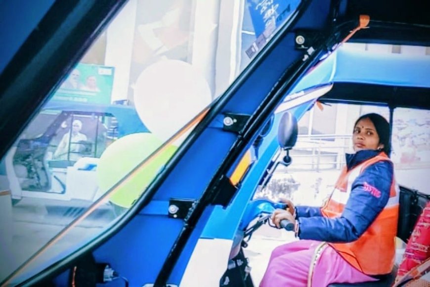 Lucknow : दिन-रात बेखौफ फर्राटा भरती हैं ट्रेनर दीदी और 60 सहेलियां, सेफ मोबिलिटी से बन रहीं लखपति