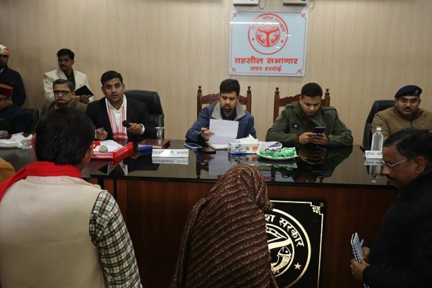 Hardoi: डीएम अनुनय झा ने सम्पूर्ण समाधान दिवस में अवैध कब्जों पर जताई नाराजगी, लेखपालों को दिए सख्त निर्देश। 