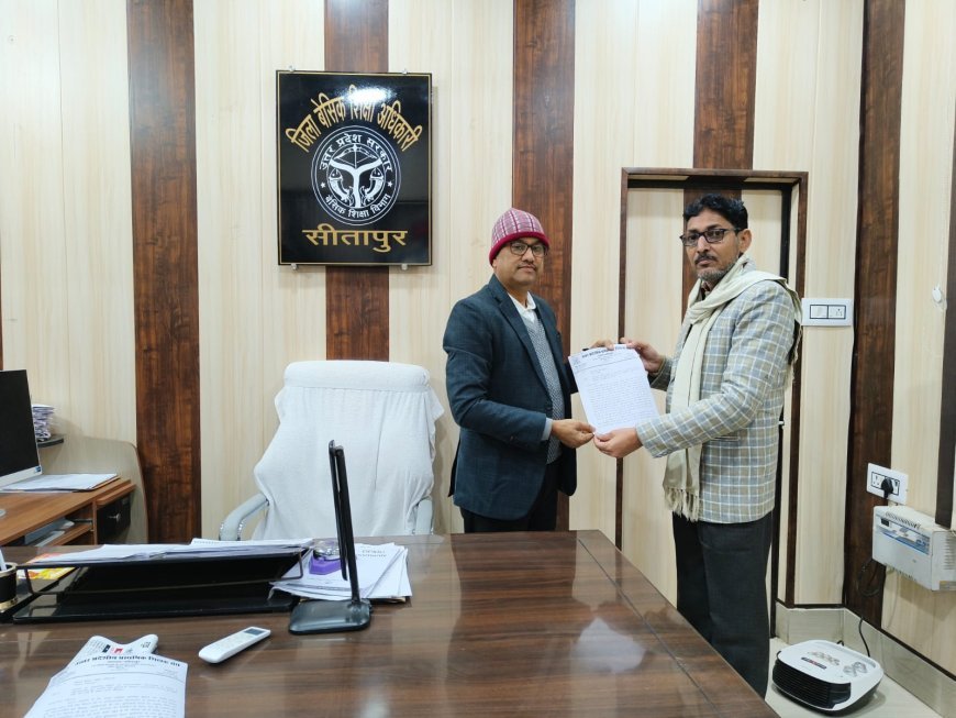 Sitapur : सीतापुर में प्राथमिक शिक्षक संघ के जिलाध्यक्ष रवींद्र दीक्षित ने सेवा पुस्तिकाएं भेजने के लिए बीएसए को दिया ज्ञापन