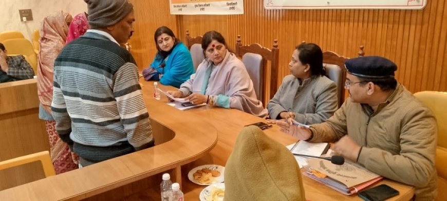 Hardoi: महिला उत्पीड़न मामलों के त्वरित निस्तारण के निर्देश, रात में बंद नहीं होंगे सरकारी अस्पतालों के गेट- डॉ. बबीता सिंह चौहान