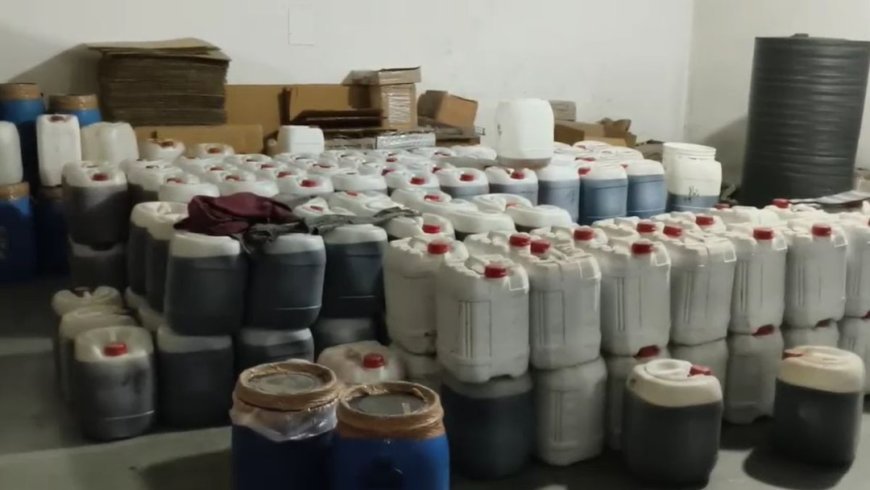 Hapur : हापुड़ में बड़ी कार्रवाई: 140 क्विंटल नकली शहद जब्त, 500 ड्रम सीज