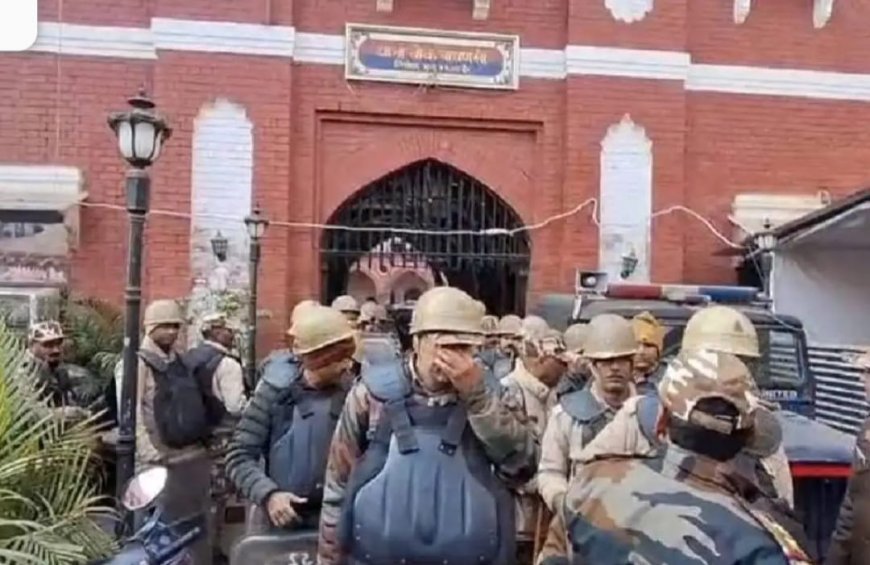 Varanasi : दालमंडी में चौड़ीकरण के लिए फिर शुरू हुई तोड़फोड़ कार्रवाई, भारी पुलिस बल के साथ प्रशासन ने बढ़ाई तेजी