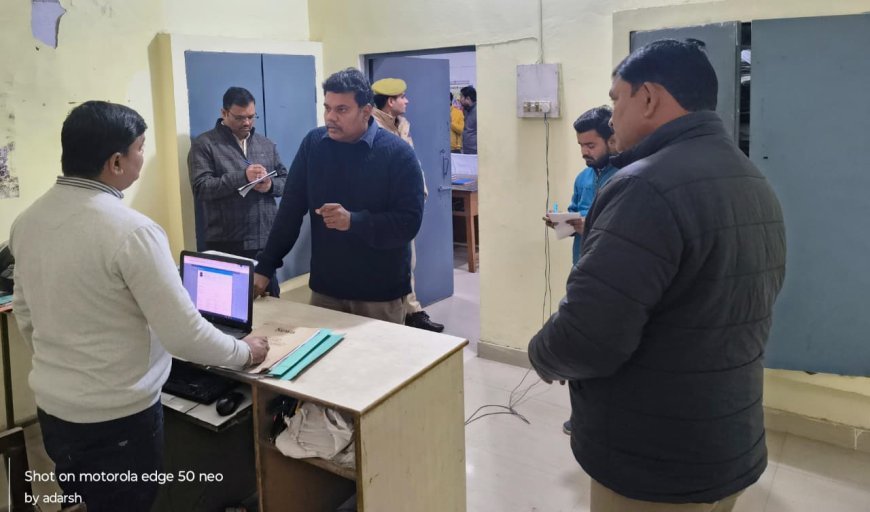 Sitapur : सीतापुर के कसमण्डा ब्लॉक में जिलाधिकारी ने किया औचक निरीक्षण, कई खामियां मिलीं