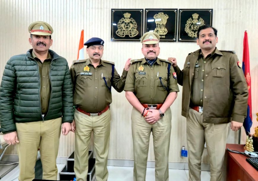 Sitapur : सीतापुर में महाकुंभ 2025 सेवा मेडल और प्रोन्नति पर क्षेत्राधिकारी को शुभकामनाएं दीं