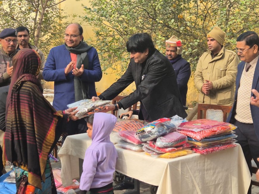 Sitapur : जिला जेल में जनपद न्यायाधीश ने किया औचक निरीक्षण, महिला बंदियों को वितरित किए वस्त्र