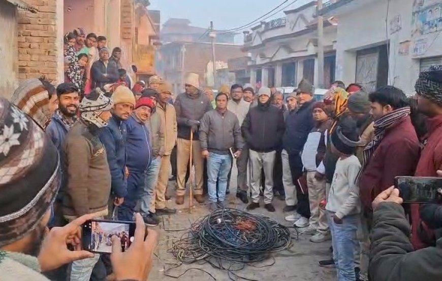 Sambhal: सम्भल में बिजली चोरों पर तड़के कार्रवाई, 43 लोग पकड़े गए, मस्जिद में भी चोरी उजागर।