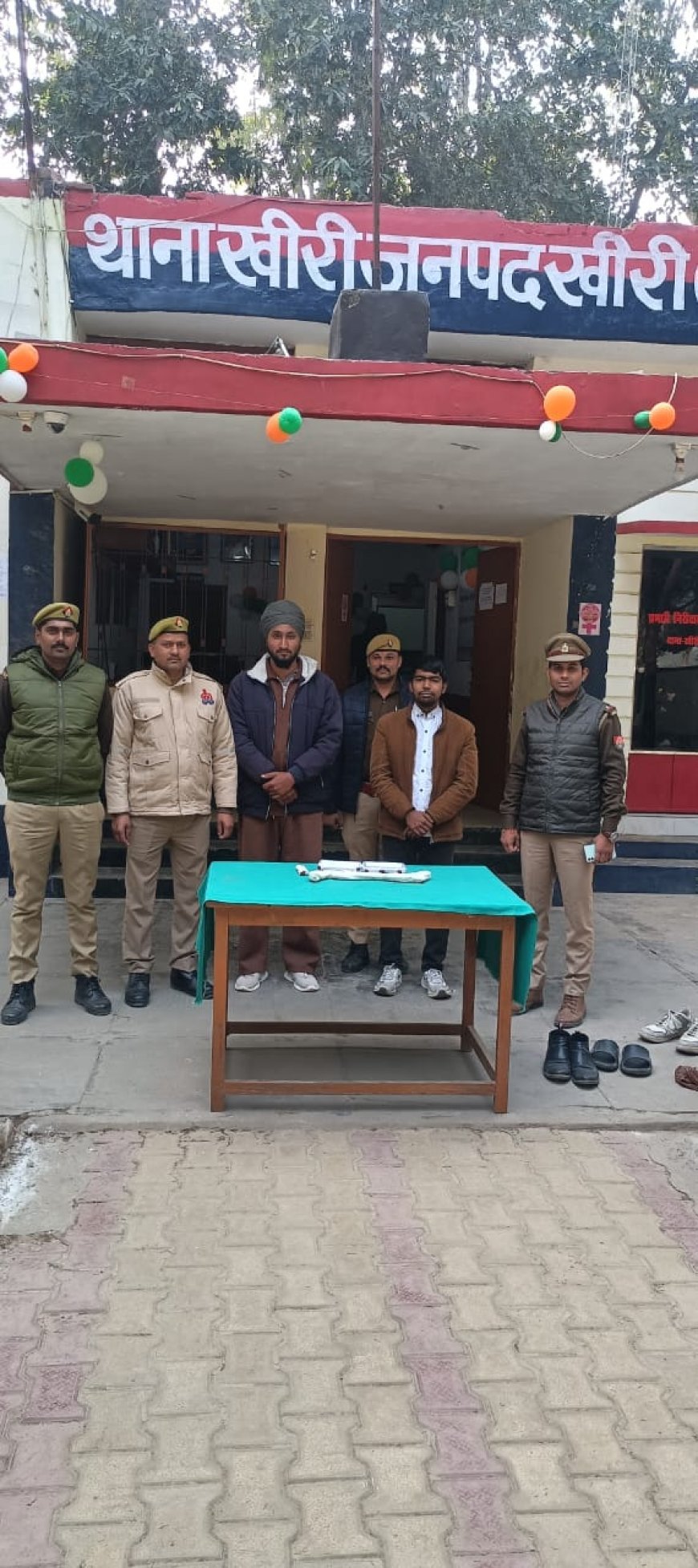 Lakhimpur : थाना खीरी पुलिस ने दो अभियुक्तों को अवैध तमंचा और कारतूस सहित गिरफ्तार किया