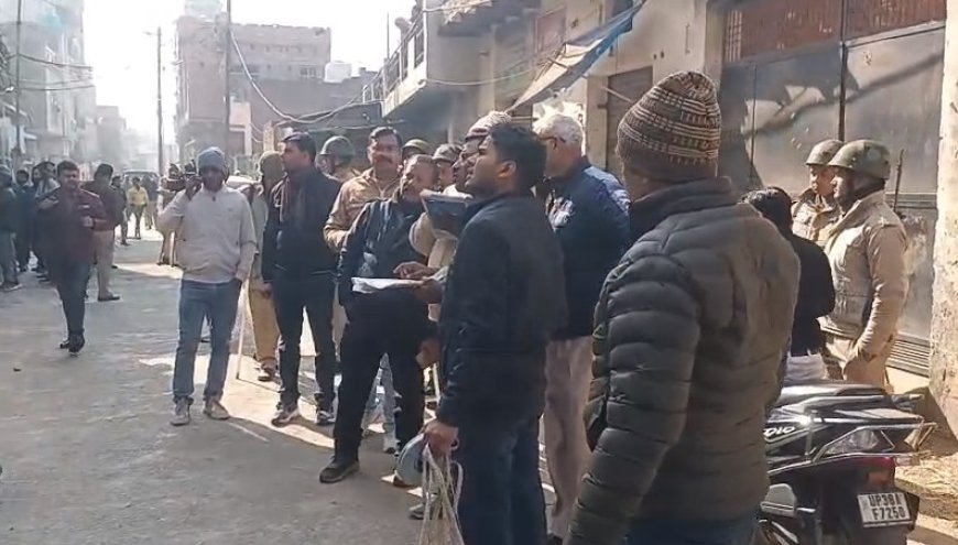 Sambhal: तालाब की भूमि पैमाइश में मिले 22 मकान, वाजिदपुर सराय में प्रशासन की सख्ती।