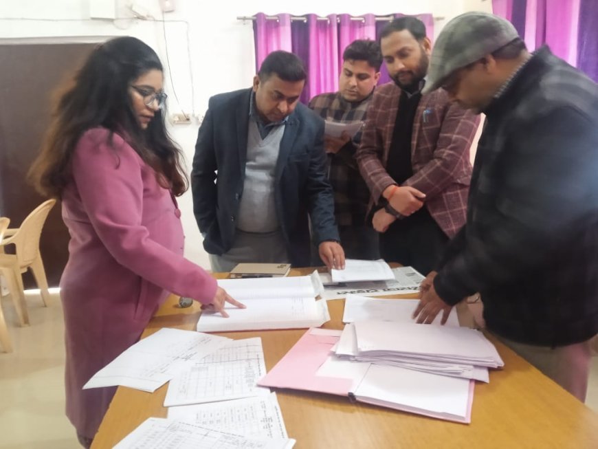 Sitapur : विकास खंड बिसवां का सीडीओ ने किया आकस्मिक निरीक्षण, अभिलेखों में कमियां पाईं, दिए सख्त निर्देश