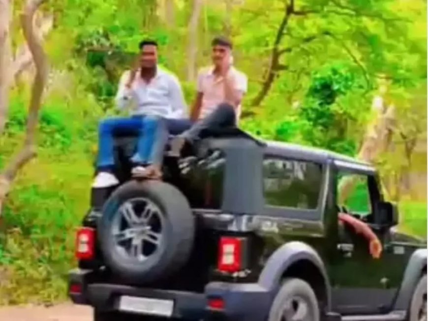 Gonda : नवाबगंज में थार गाड़ी से खतरनाक स्टंट और अवैध हथियारों का प्रदर्शन, वायरल वीडियो के बाद पुलिस जांच में जुटी