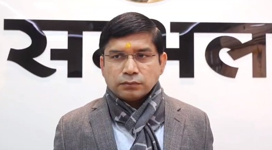 Sambhal: DM डॉ. राजेंद्र पेंसिया की डिजिटल पहल: ‘सम्भल संवाद ऐप’ से प्रशासन और जनता के बीच दूरी खत्म। 