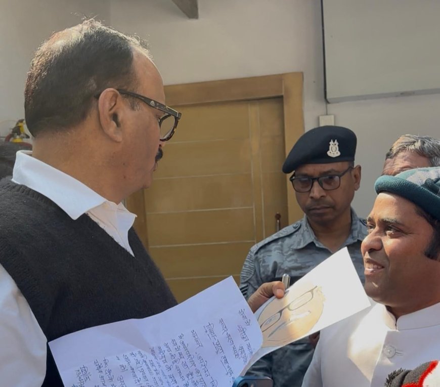 Sitapur : सामाजिक कार्यकर्ता ने उपमुख्यमंत्री बृजेश पाठक को लाइब्रेरी खोलने के लिए पत्र सौंपा