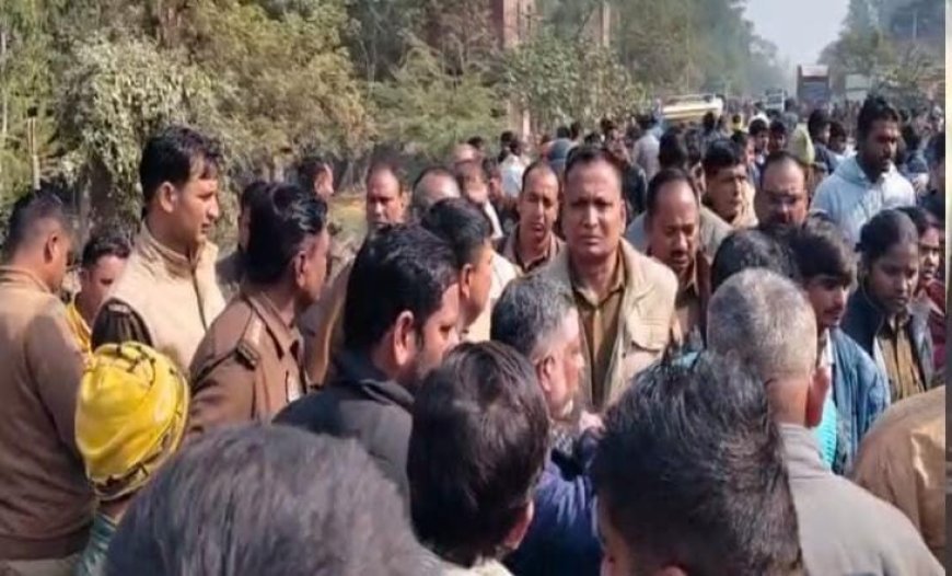 Sultanpur : डंपर की टक्कर से 22 वर्षीय युवती रूपा की मौत, ग्रामीणों ने सड़क जाम कर प्रदर्शन किया