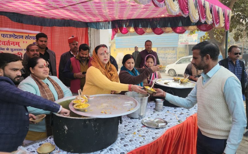 Hardoi : मकर संक्रांति पर हरदोई में खिचड़ी भोज, जिला पंचायत अध्यक्ष ने की भागीदारी