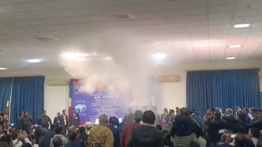 Lucknow : लखनऊ में मायावती की प्रेस कॉन्फ्रेंस में शॉर्ट सर्किट से अफरातफरी, सुरक्षाकर्मियों ने टाला बड़ा हादसा