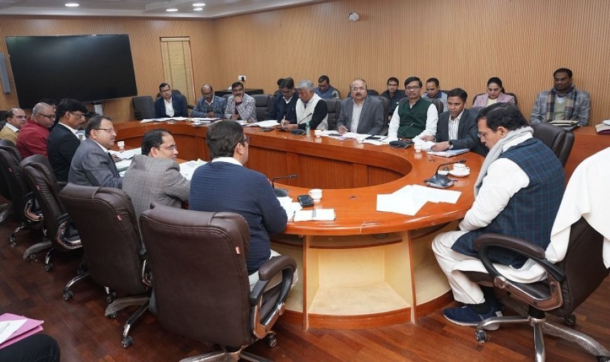 Lucknow: नगर विकास मंत्री ए.के. शर्मा की सख्ती: शहरी विकास योजनाओं को तय समय में पूर्ण करने के निर्देश। 