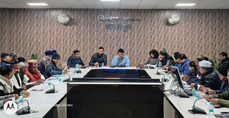 Sitapur : गणतंत्र दिवस को हर्षोल्लास से मनाने की तैयारियां, जिलाधिकारी ने दिए समयबद्ध निर्देश