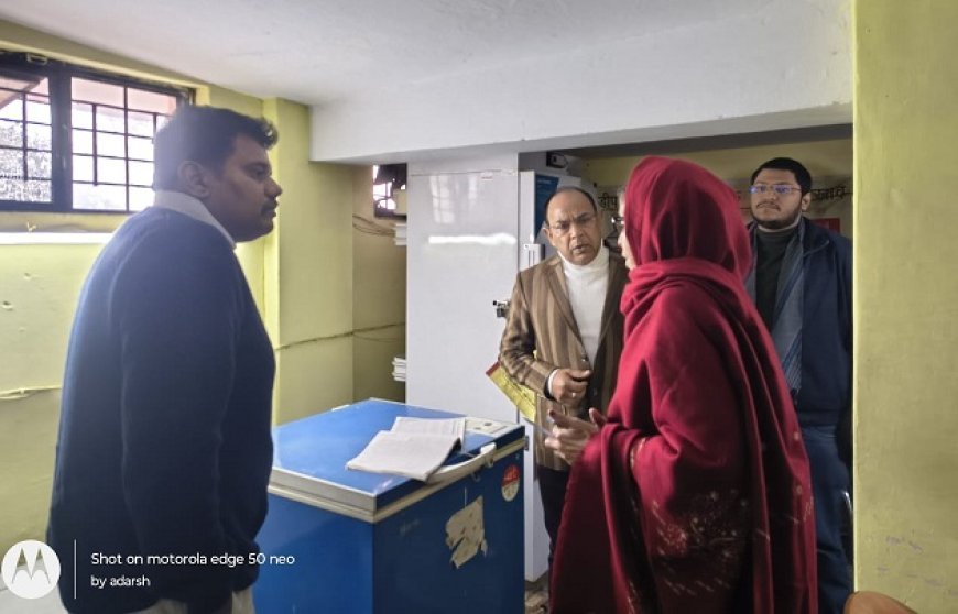 Sitapur: डीएम के औचक निरीक्षण में सीएचसी पहला की व्यवस्थाओं की खुली पोल लापरवाही पर वेतन कटौती के निर्देश। 