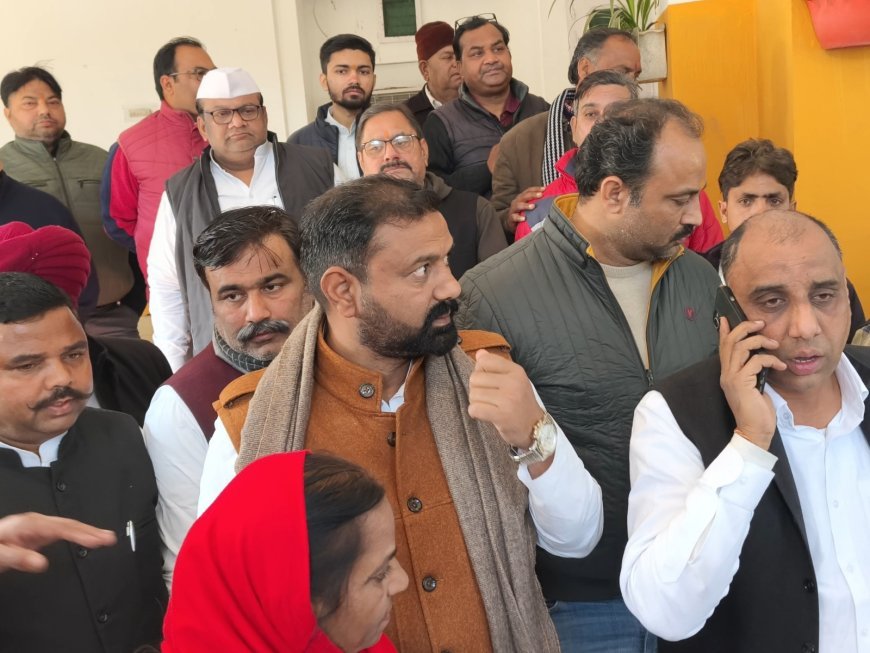 Saharanpur : सहारनपुर में कांग्रेस नेताओं ने जिलाधिकारी को ज्ञापन सौंपा, जिला और महानगर अध्यक्ष की अनुपस्थिति से खेमेबाजी की चर्चा तेज