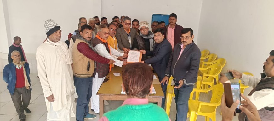 Lakhimpur : धौरहरा में उत्तर प्रदेश सहकारी ग्राम विकास बैंक शाखा प्रतिनिधि चुनाव के लिए नामांकन पूरा, कृष्ण कुमार मिश्रा ने दाखिल किया पर्चा