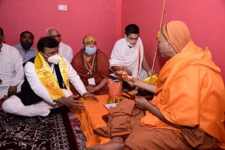 शंकराचार्य अविमुक्तेश्वरानंद सरस्वती ने पुरानी घटना का जिक्र करते हुए अखिलेश यादव की माफी को याद किया। 