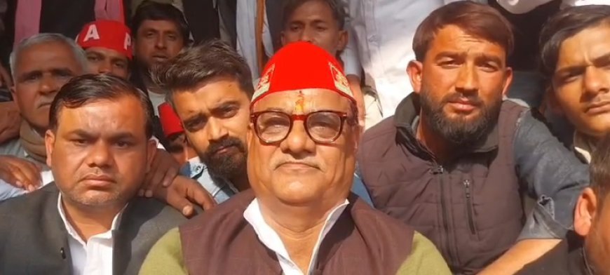 Sambhal : यूपी को-ऑपरेटिव बैंक चुनाव को लेकर सम्भल में सियासत गरमाई, सपा विधायक का धरना