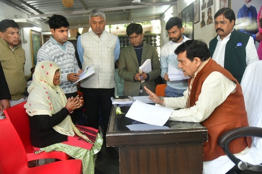 Lucknow: रिश्वत मांगने पर सख्त एक्शन: ऊर्जा मंत्री ए.के. शर्मा ने दोषियों पर कार्रवाई के दिए निर्देश।