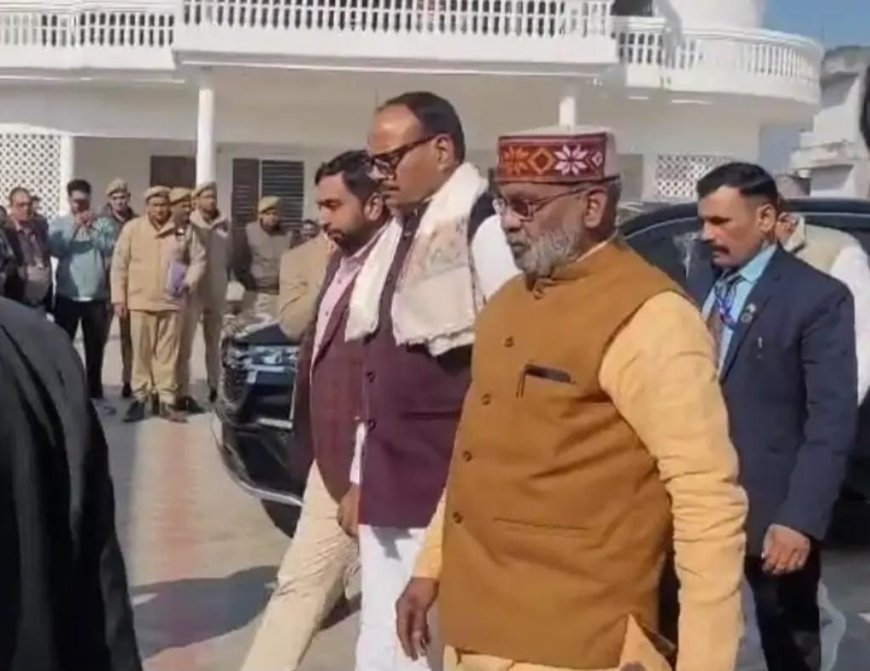 Deoband : पीएचसी में लाइन में लगे डिप्टी सीएम, मरीजों से जानी अस्पताल की व्यवस्थाएं