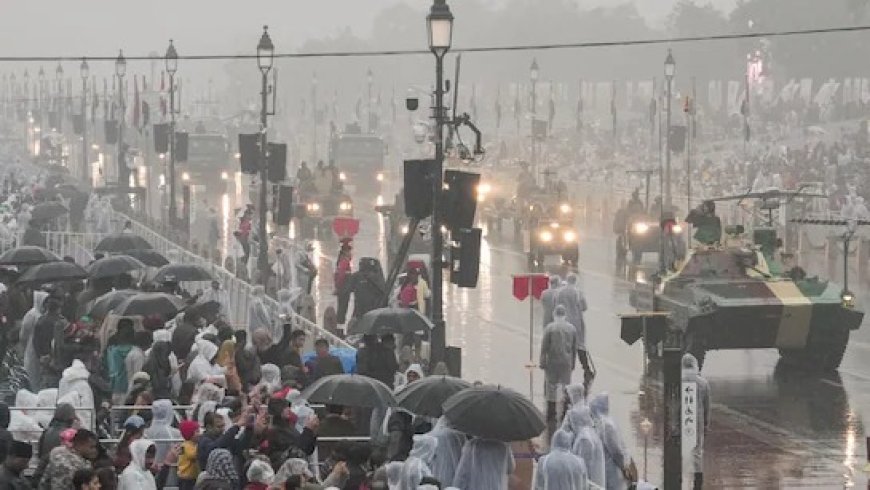 दिल्ली-NCR में बारिश के बाद तापमान में आई तेज गिरावट, बादल छाए रहने से बढ़ी सर्दी और कोहरा।