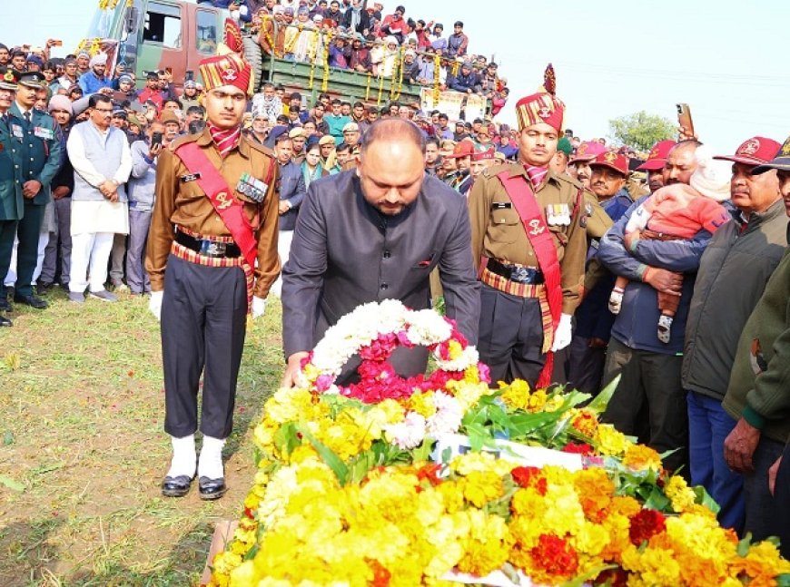 Hapur: शहीद रिंकल बालियान की अंतिम यात्रा: पूरा गांव उमड़ा, आंखें नम।
