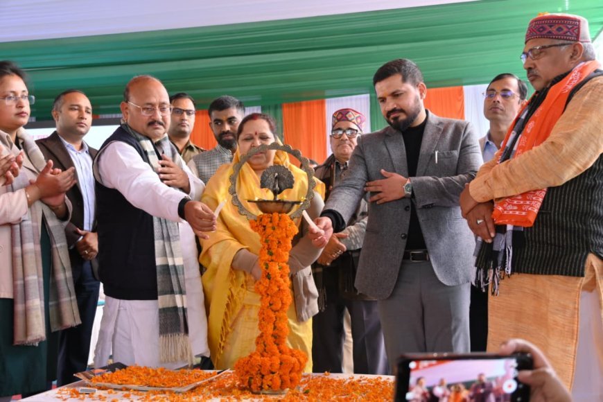 बाराबंकी: उत्तर प्रदेश दिवस की भव्य धूम: जीआईसी ऑडिटोरियम में सरस मेला, विकास प्रदर्शनी और गिरीश चंद्र की प्रेरक उपस्थिति। 