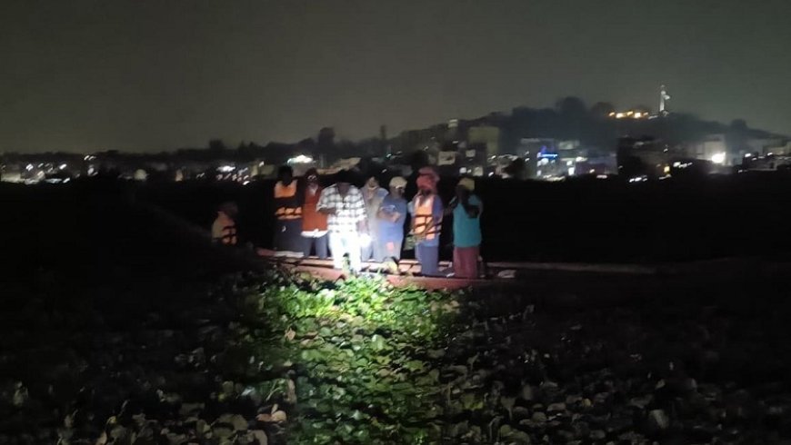 हैदराबाद मिर अलम टैंक में नाव फंसने से 9 मजदूर-इंजीनियर खतरे में, आधी रात को HYDRAA-DRF ने किया सफल रेस्क्यू।