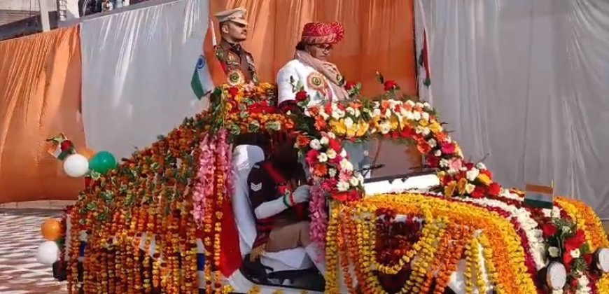 Sambhal: सम्भल में गणतंत्र दिवस की धूम, पुलिस लाइन में शानदार परेड, मंत्री गुलाब देवी ने फहराया तिरंगा। 