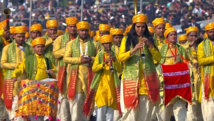गणतंत्र दिवस 2026 में CISF कंटिंजेंट और बैंड का शानदार प्रदर्शन, 'अमर सेनानी' धुन के साथ असिस्टेंट कमांडेंट पुजारी संतोष ने ली कमान।