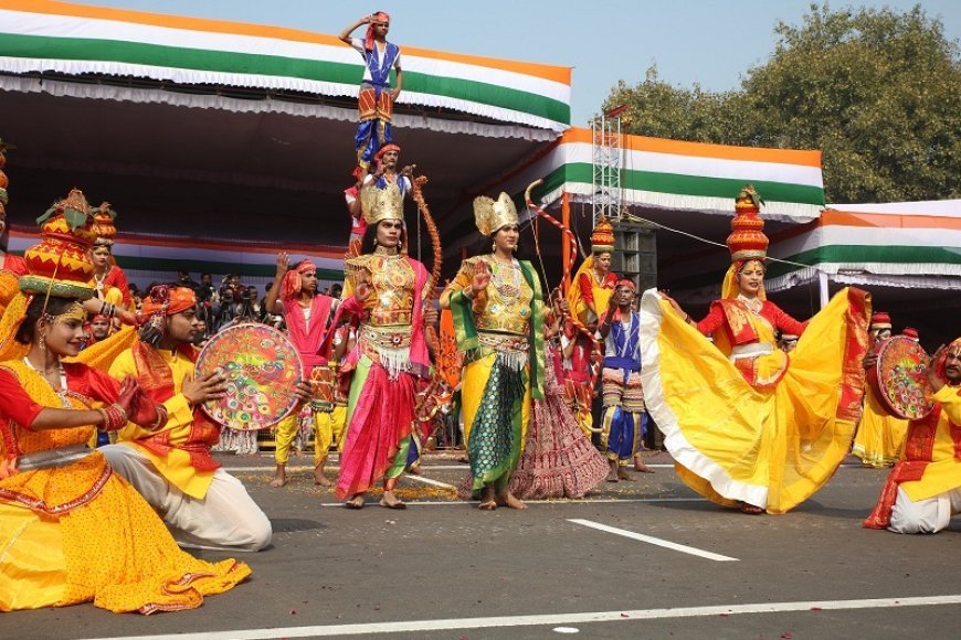 Lucknow: गणतंत्र दिवस पर पहली बार नौ राज्यों के कलाकारों ने दी सांस्कृतिक प्रस्तुतियां। 