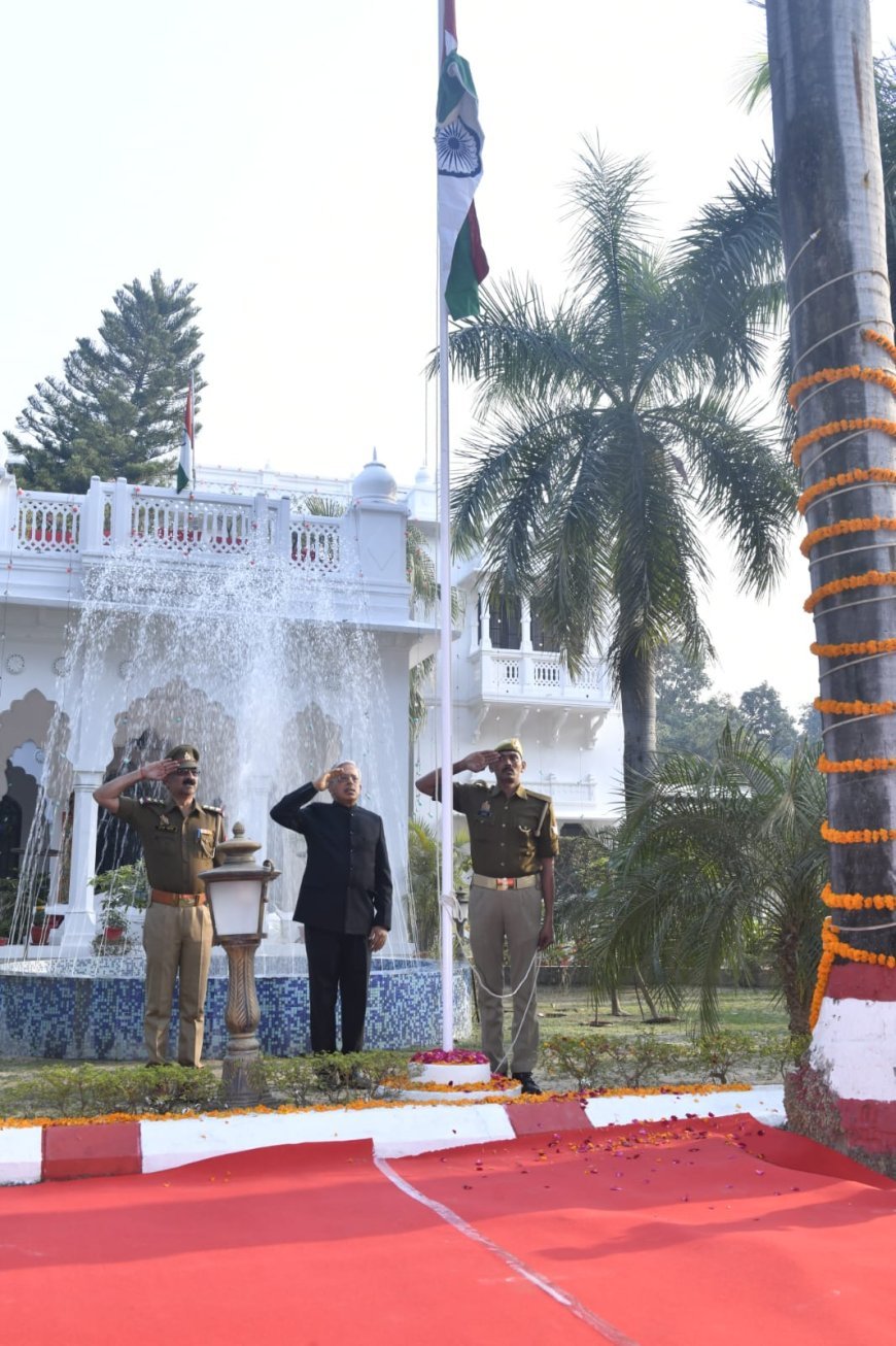 Lucknow : मुख्य सचिव ने 77वें गणतंत्र दिवस पर किया ध्वजारोहण, अपना सर्वस्व न्योछावर करने वाले वीर सपूतों को श्रद्धांजलि अर्पित की