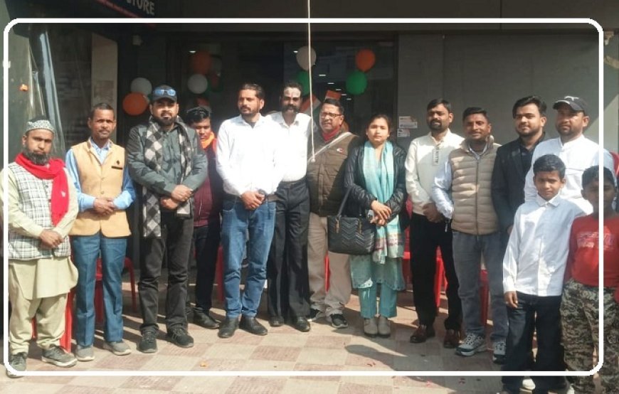 Bareilly: सहारा सामाजिक संगठन ने हेल्थकेयर हॉस्पिटल में किया ध्वजारोहण। 